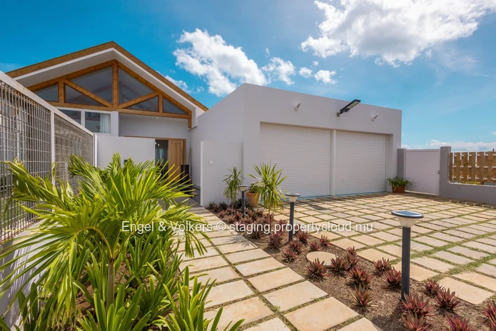 Marvellous 4-Bedroom Villa Near the Sea