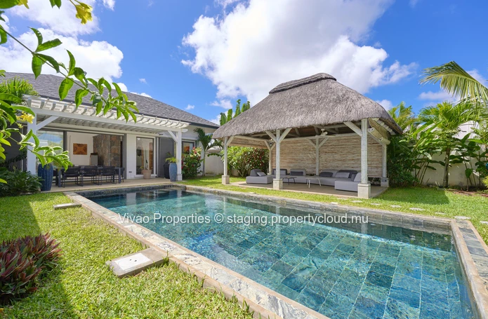 Fully owned villa accessible to non-Mauritian citizens for sale in Grand Baie, 211m² living space on 710m² land, 4 be...
