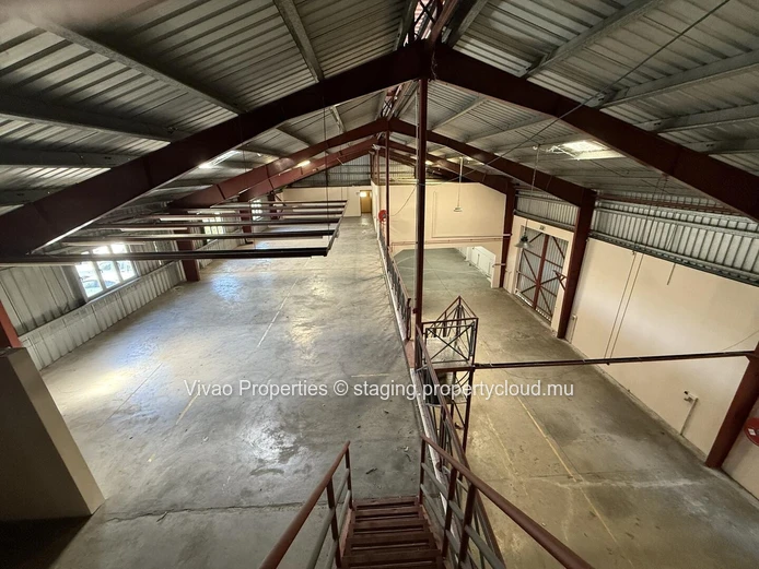 Industrial warehouse for sale in Pailles, area of 1580m² on a plot of 2533m² with the option of additional developmen...