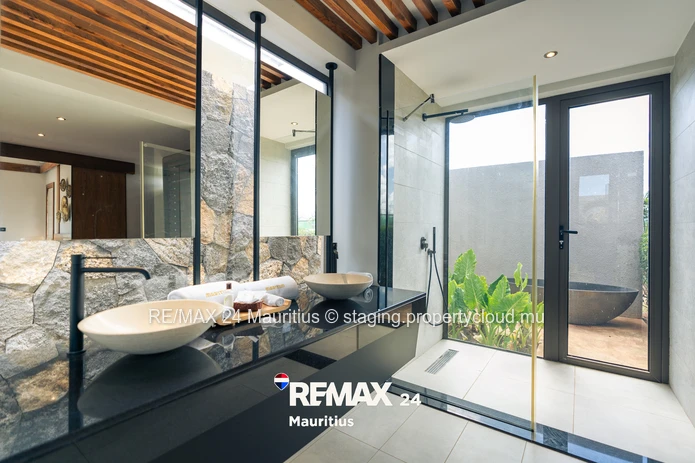 Superb contemporary 3-bedroom villa with private pool, landscaped garden and high ceilings.