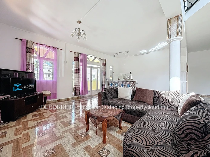 Large 287 m² house for sale