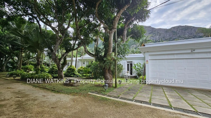 Spacious 5 bedroom house for sale in Moka Mauritius