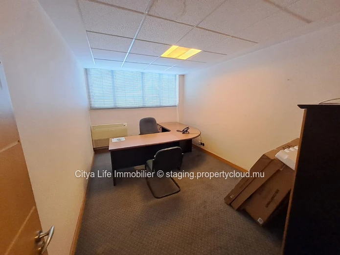 Office - 377 m²
