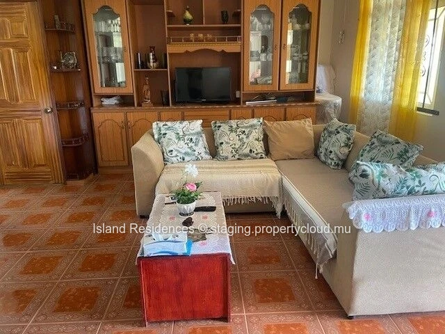 Spacious 3 bedroom apartment with a large covered terrace
