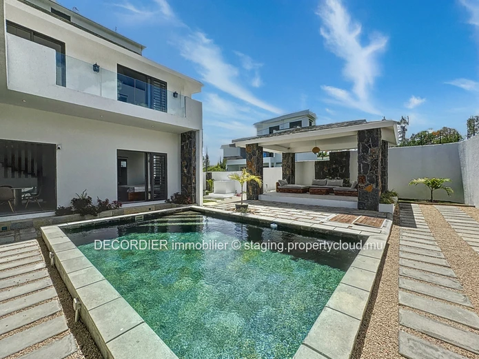 Maison individuelle avec piscine