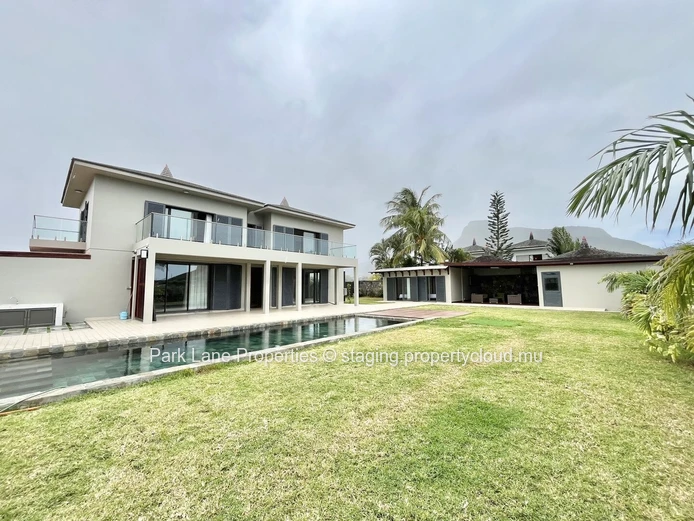 Modern 450 m² Home for Sale in Coral Residence, Vieux Grand Port