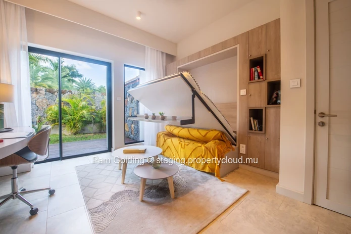 Cette fabuleuse villa moderne, entièrement meublée et prête à être emménagée, a été conçue par des experts en décorat...