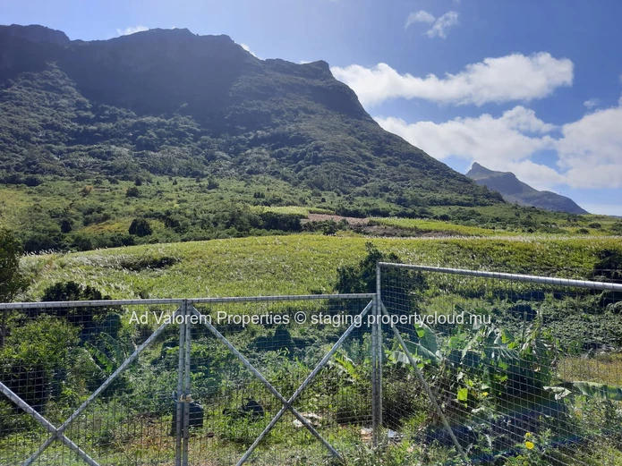 FOR SALE – Exceptional Residential Land | Moka, Bois Cheri Road 90 perches (Sole Mandate)