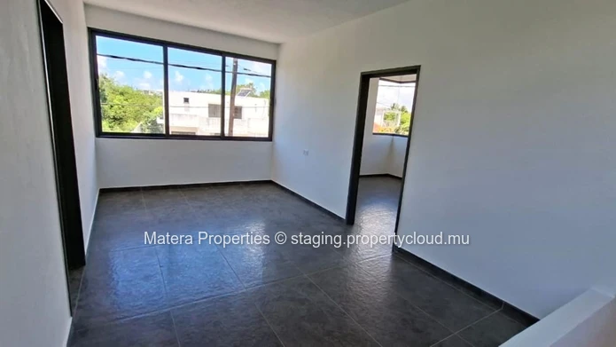 Superbe villa non meublée à vendre à Calodyne avec 1580m² de surface habitable et 316m² de terrain - Seulement Rs!