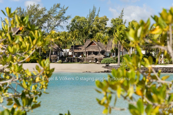 Exclusive Beachfront Villa Connected to a Prestigious 5-Star Resort