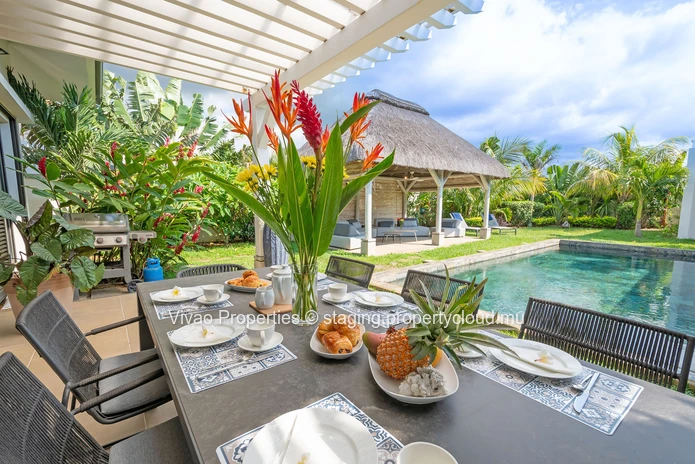 Fully owned villa accessible to non-Mauritian citizens for sale in Grand Baie, 211m² living space on 710m² land, 4 be...