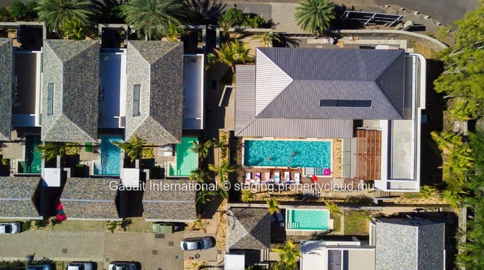 Villa avec piscine privée et jardin tropical à vendre | Rivière Noire