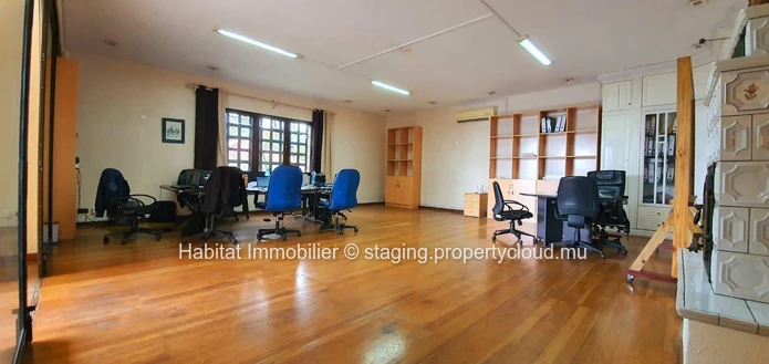 FOR SALE - Big unfurnished house of 1,100 m2 on a land of 1 acre 01 on 3 levels located in a highly residential area ...