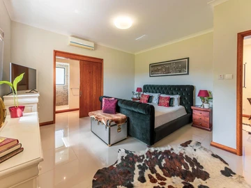 5 Bedroom Villa