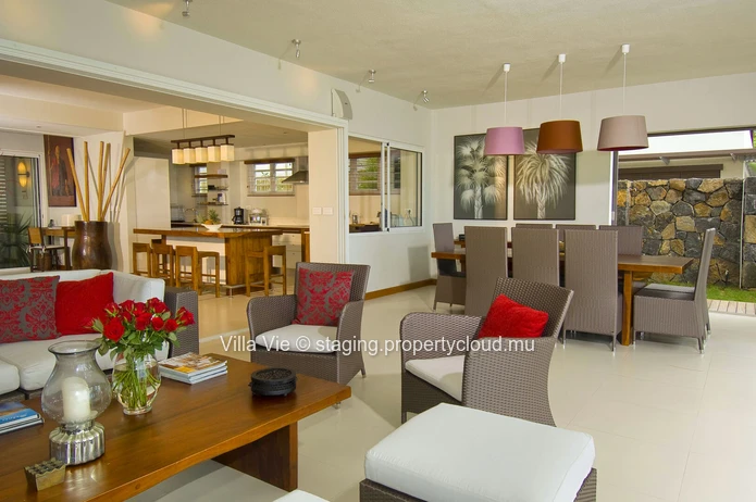  Pointe aux Canonniers : Luxury 4-Bedroom Villa with Sea View and Access