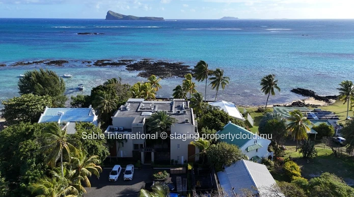 Appartement en bord de mer avec une vue imprenable sur la mer - 3 chambres, piscine commune, entièrement meublé.
