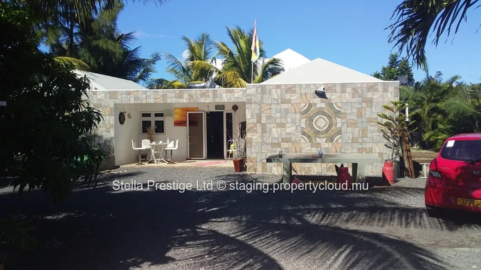 High Set Modern Living House Overlooking Natural Bushland!