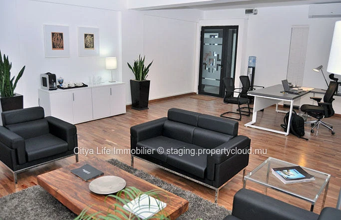 Bureau à vendre à Ebène, 95m², parking, balcon, proche écoles et hôpital, climatisé, ascenseur. Prix Rs. Accessible a...