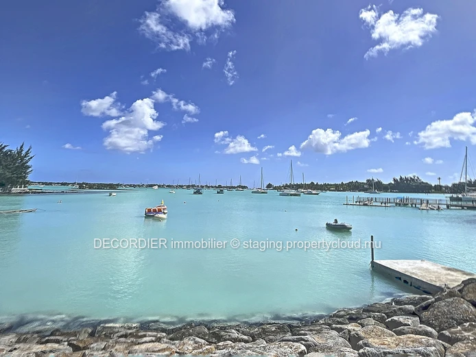 Sea view hotel in the center of Grand Bay (Sole Mandate)