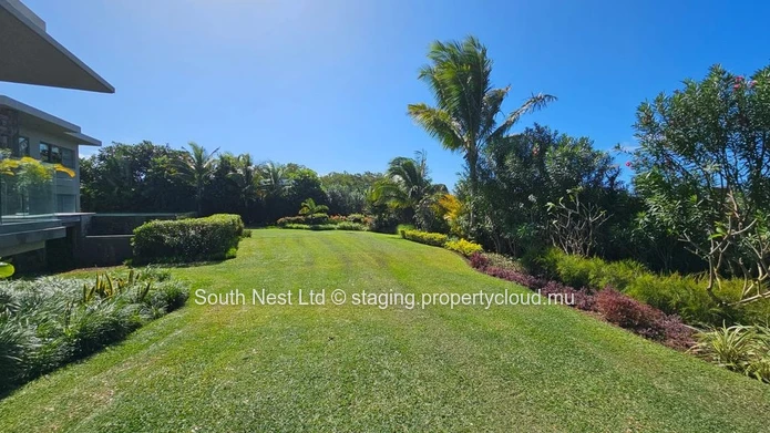 4-bed villa with a modern architecture in a prestigious golf estate