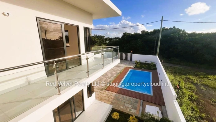 Villa à vendre à Grand Baie, 223m² habitables sur 359m², 4 chambres, nombreux services proches, Rs.