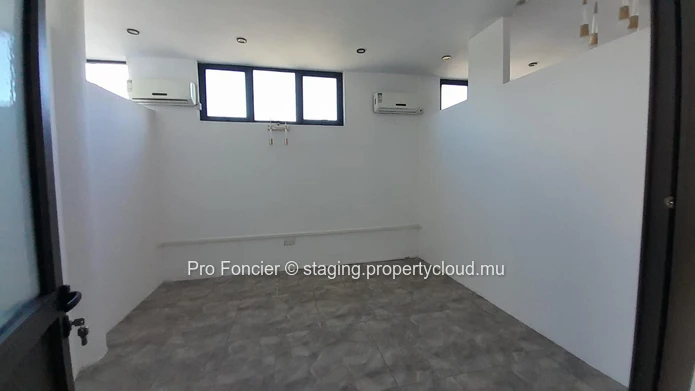 Commercial space for rent in Rose-Hill - Ideally located