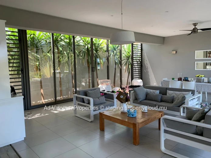 Maison à vendre à Rivière Noire - Black River, 300m² habitables, terrain 1.350m², piscine privée, proche écoles, clin...