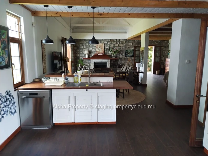 For sale stunning Rustic Home in Verdun, Moka district – 254 m² on a plot of 888 m² 
