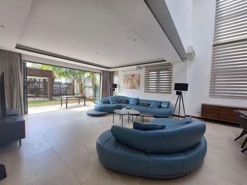 4 Bedroom Villa