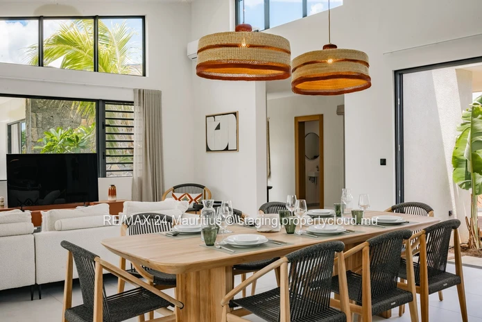 Discover Resort-Style Luxury: Exquisite 3-Bedroom Villa with Stunning Mountain Views in Tamarin