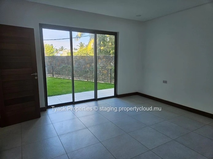 Appartement G+2 à Vendre à Pointe Aux Cannoniers – Rez-de-Chaussée Luxueux avec Accès Jardin