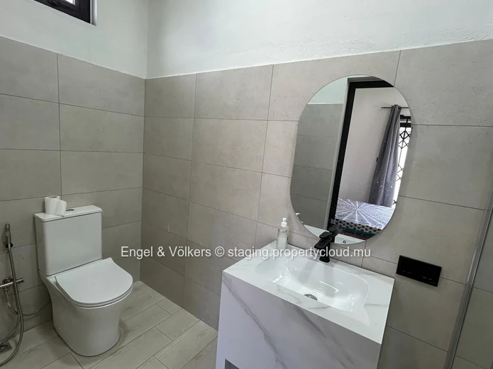Modern 4-Bedroom House for Rent in Cap Malheureux – Private Pool & Rooftop Terrace