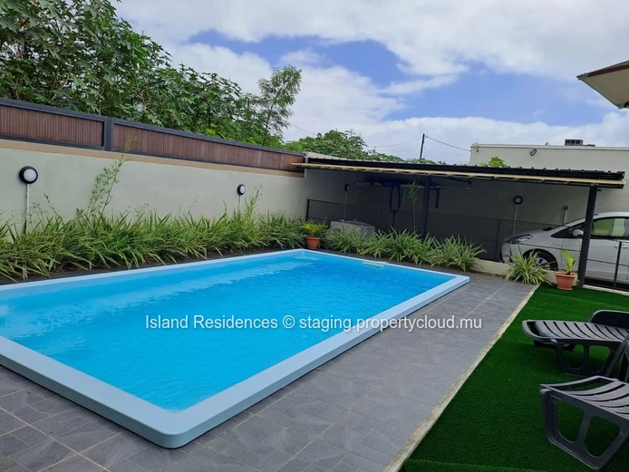 Recent fully furnished house with 3 bedrooms, pool and carport