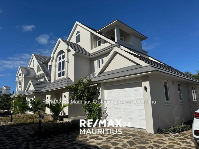 Serene & Stylish A-Frame Villa | Steps to Pereybere Beach | Pet-Friendly | Pool