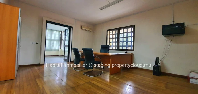 FOR SALE - Big unfurnished house of 1,100 m2 on a land of 1 acre 01 on 3 levels located in a highly residential area ...