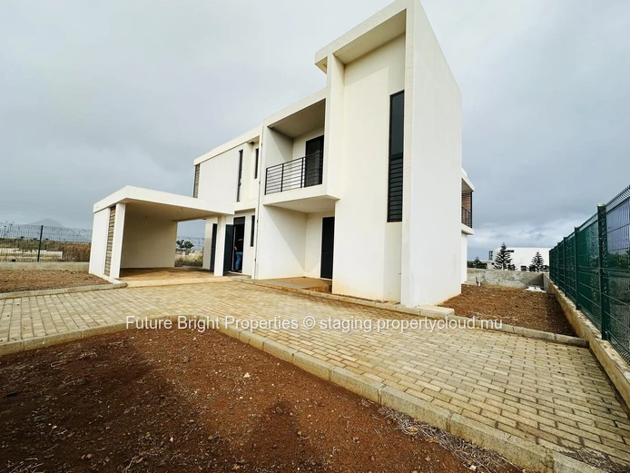 House for Sale on the West Coast (Green Creek) – Great Potential to Personalize
