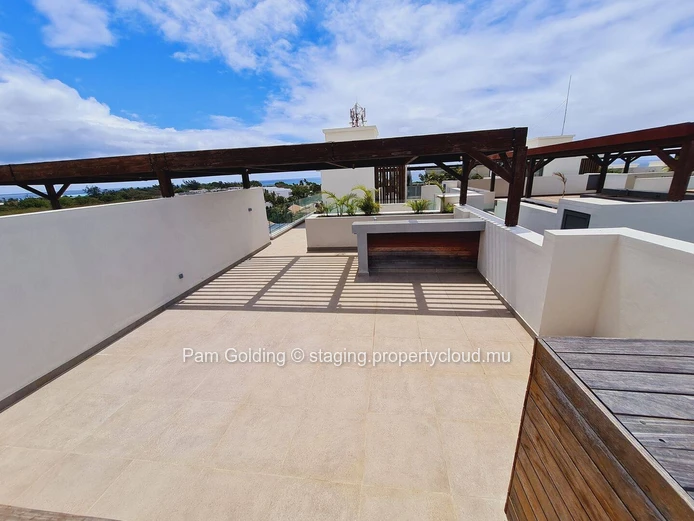 Appartement PDS à vendre à Grand Baie, 197m², 2 chambres, piscine privée, climatisé, vue sur mer et montagne, sécurit... (Mandat exclusif)