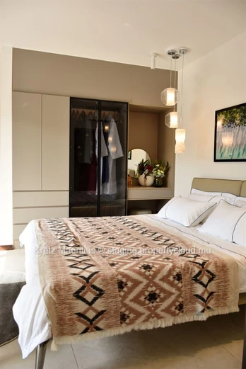 Contemporary 3-bedroom villa with 5-star hotel-style access