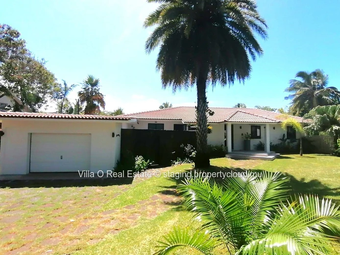Gorgeous villa completely renovated, with multiple openings to a very large terrace and its lovely pool, overlooking ...
