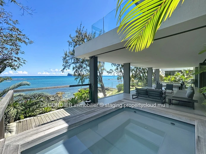 Beachfront – Luxury by the Ocean