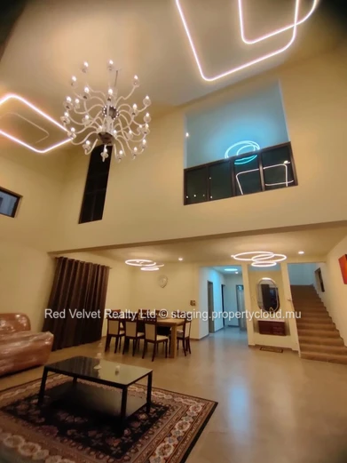 Elegant 4-Bedroom House for Rent in Ébène 