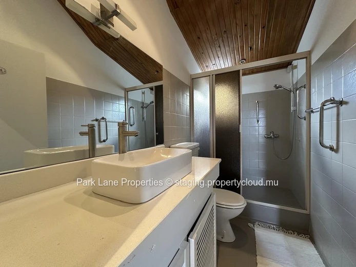 Live in the heart of Grand Bay, close to all commodities!