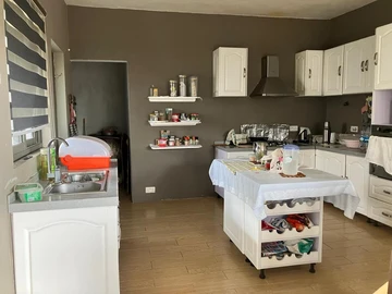 6 Bedroom House