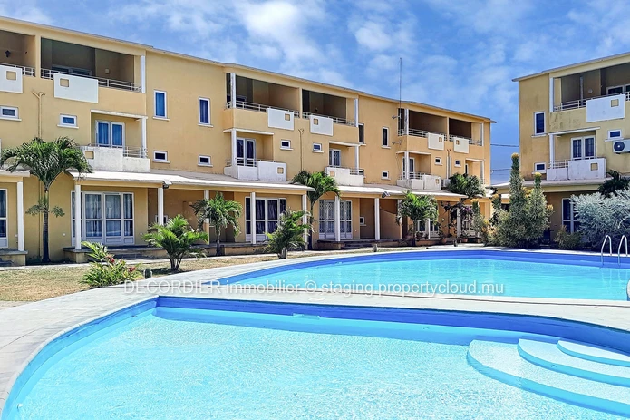 Triplex in a 24/7 secure residence with shared swimming pool