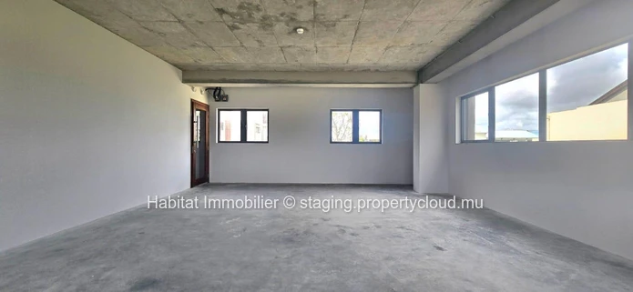 To rent : Discover this unfurnished office space of 45.90m², ideally located in the heart of Moka Smart City, a strat...