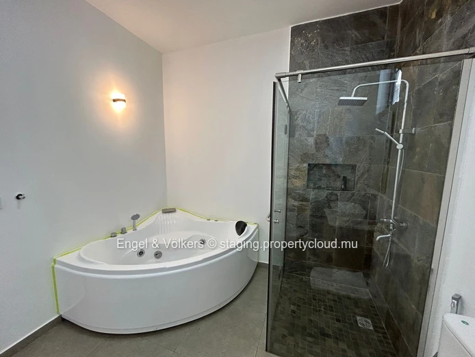 Charming 3-Bedroom House for Rent in Calodyne – Private Pool, Office Space & Close to the Sea