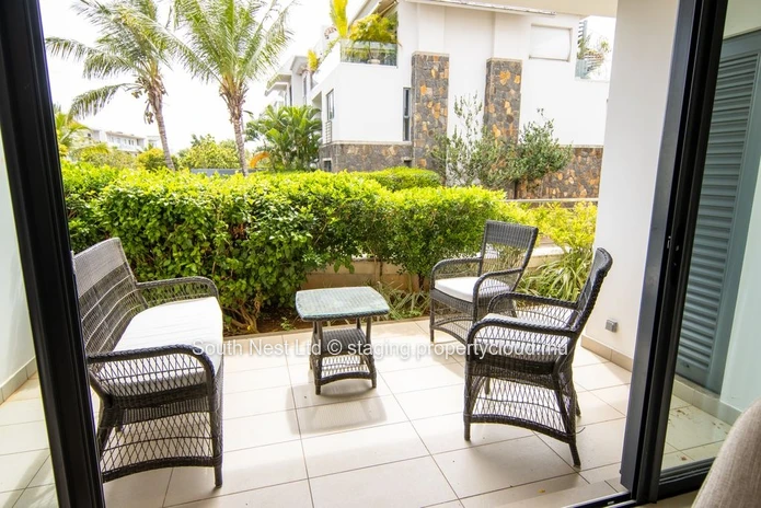 Furnished ground floor apartment with 3 bedrooms and garden 