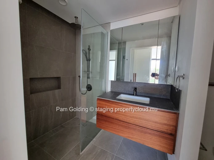 Nouvelle maison de ville de luxe de 3 chambres à louer sur la côte ouest. (Mandat exclusif)