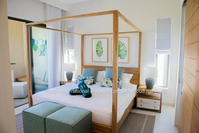 Appartement R+2 à vendre à Péreybère, 101m², 2 chambres, piscine commune, proche de la mer et des commerces.