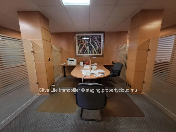 Office - 377 m²